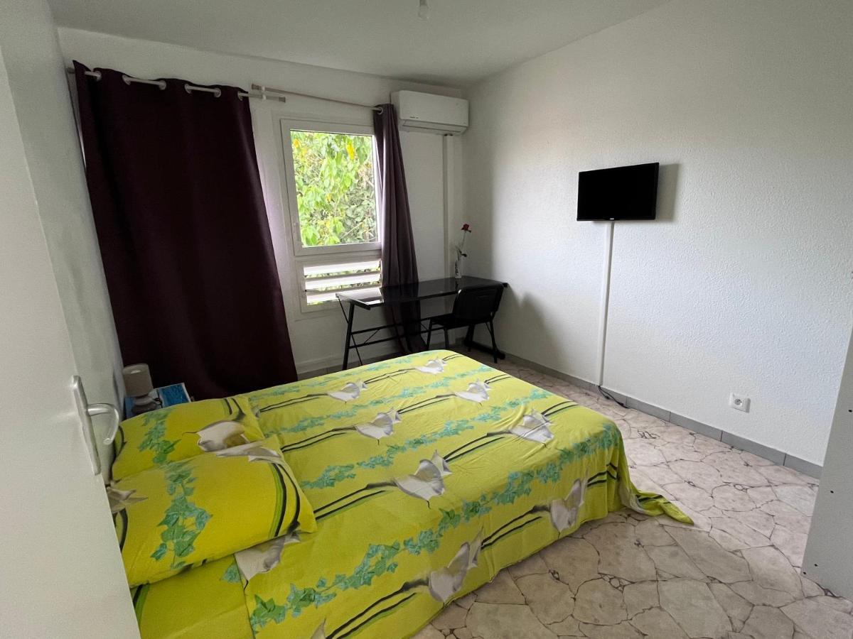 Chambre Chez L'Habitant A 5Mn De L'Aeroport Лез-Абім Екстер'єр фото